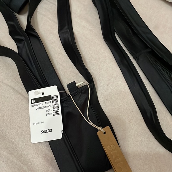 Small size Skim thongs brand new - Picture 2 of 3
